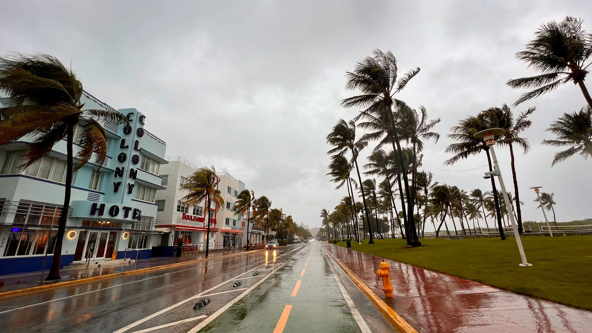 El Servicio Meteorológico Nacional alerta sobre ráfagas de viento intensas, corrientes de resaca y actividad eléctrica frecuente asociada a tormentas. (Opy Morales, Infobae/ARCHIVO)