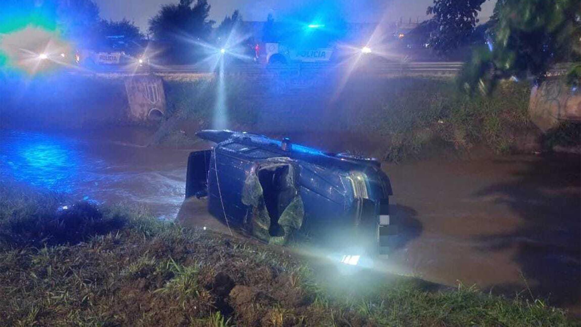 Uno de los siniestros viales ocurridos en Córdoba, en medio del temporal (Policía de Córdoba).