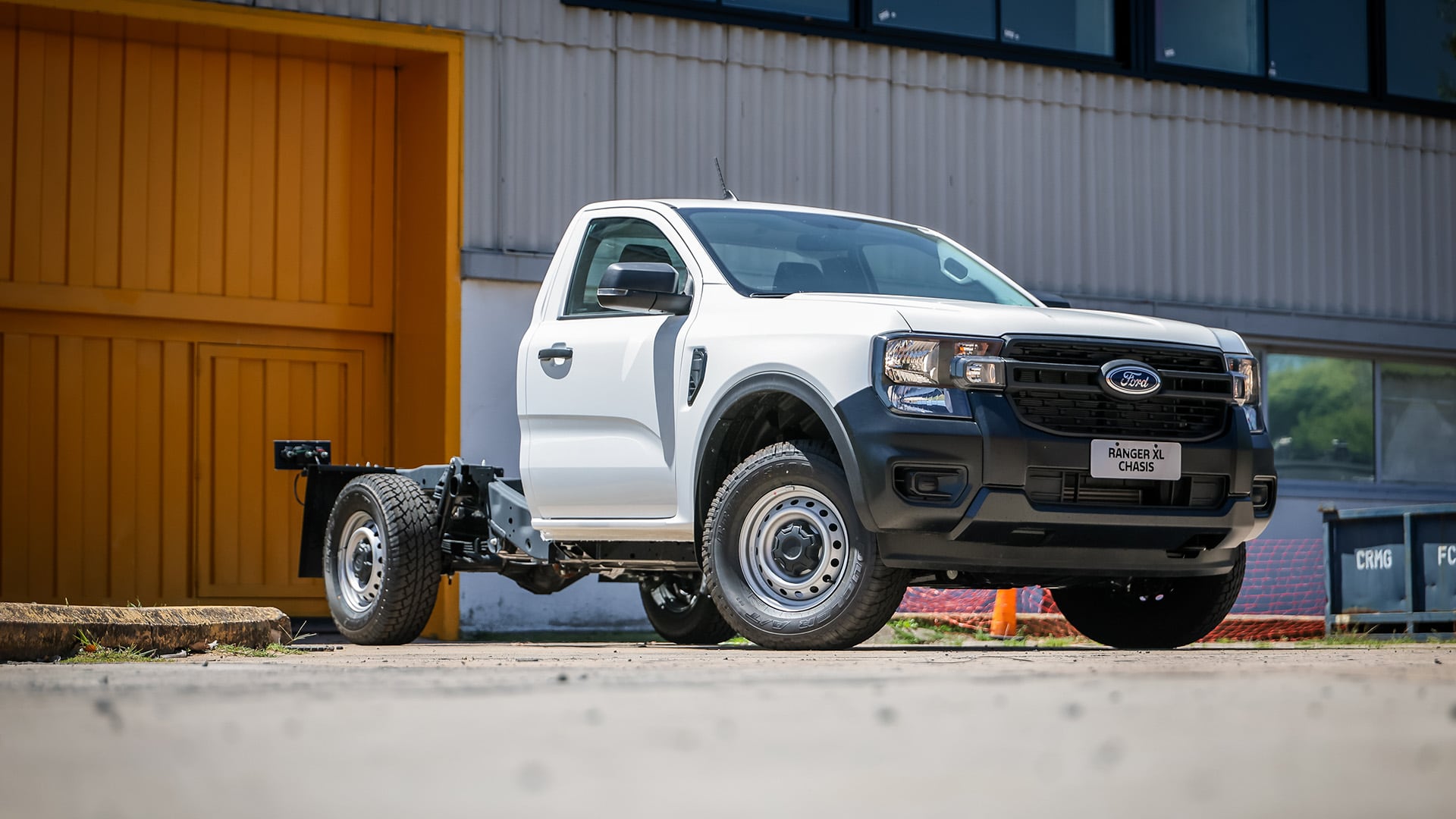 La nueva Ford Ranger XL Chasis, una de las versiones recientemente lanzadas en Argentina, exhibe su configuración de cabina simple y chasis en este lanzamiento. (Ford Argentina)