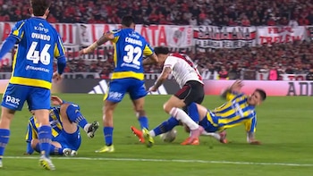 La dura entrada de Franco Ibarra que lesionó a Sebastián Driussi a los 7 minutos de River Plate-Rosario Central
