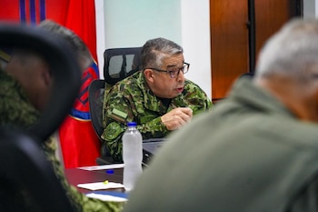 López encabezó el primer programa