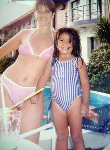 Madre e hija de vacaciones,