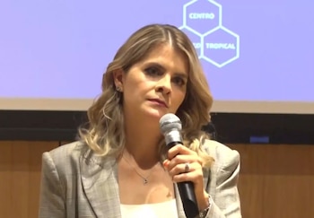 La presidenta de Costa Rica, Laura Fernández, durante la presentación de nuevas iniciativas educativas y laborales dirigidas a la juventud nacional (Cortesía: Trivisión).