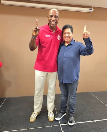 Luis 'Cuto' Guadalupe junto a Edwin Oviedo en su presentación como presidente de Juan Aurich.