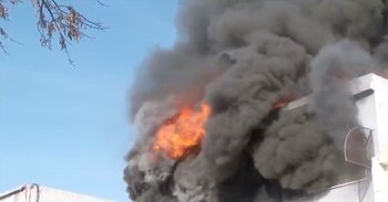 Incendio en depósito de juguetes