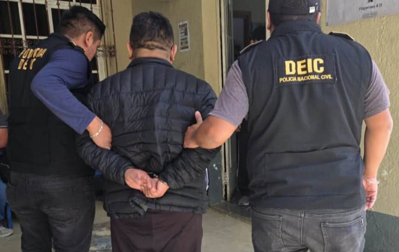 Amenazó a una cajera y robó Q30 mil: lo detuvieron tras un allanamiento en Quiché