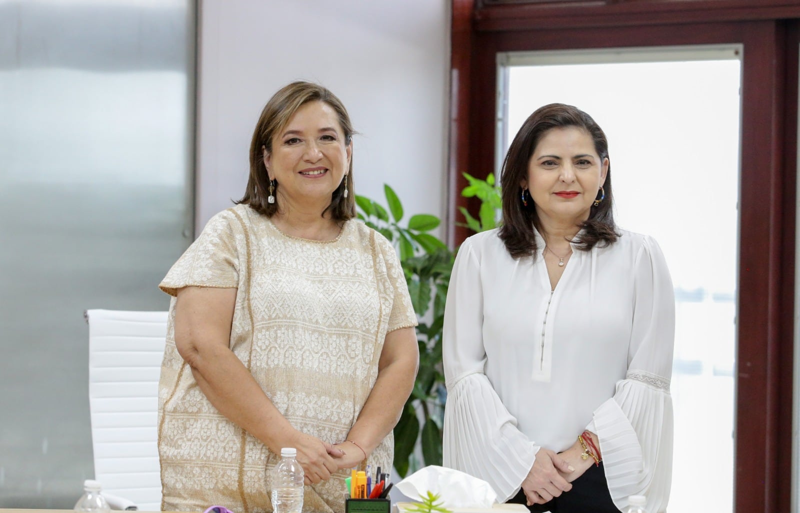 Xóchitl Gálvez - Mónica Soto - México