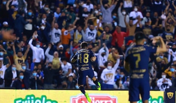 Marco García festeja el 2-1