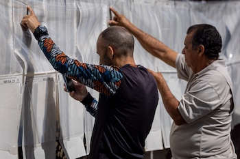 En Colombia, la jornada electoral se realiza de 8:00 a. m. a 4:00 p. m. en todo el país, sin excepción alguna - crédito Miguel Gutiérrez/EFE