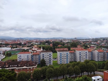Imagen de archivo de Gijón, con vistas desde el hospital de Jove (Europa Press)