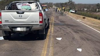 Trágico choque frontal en Córdoba entre una camioneta y un auto: un hombre y una menor de edad murieron