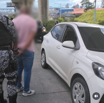 Cuatro personas fueron aprehendidas durante las acciones policiales desarrolladas tras la persecución que concluyó en el sector de San Isidro. Tomada de Instagram