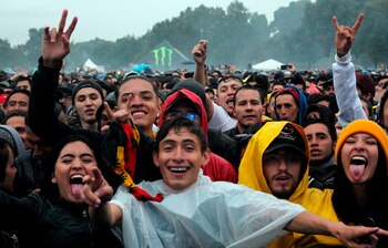 Asistentes disfrutan la 25° edición del Festival Rock al Parque en Bogotá (Colombia). EFE/Juan Diego López/Archivo