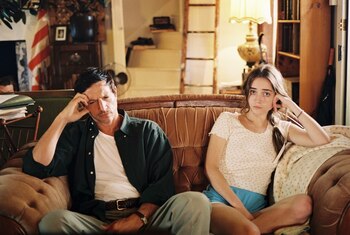 Simon Rex y Talia Ryder