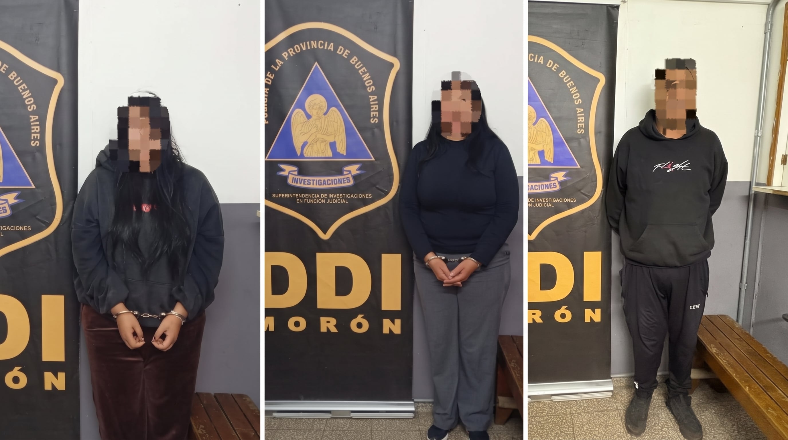 Tres personas se encuentran esposadas ante la insignia de la DDI de Morón de la Policía de la Provincia de Buenos Aires. (Imagen Ilustrativa Infobae)