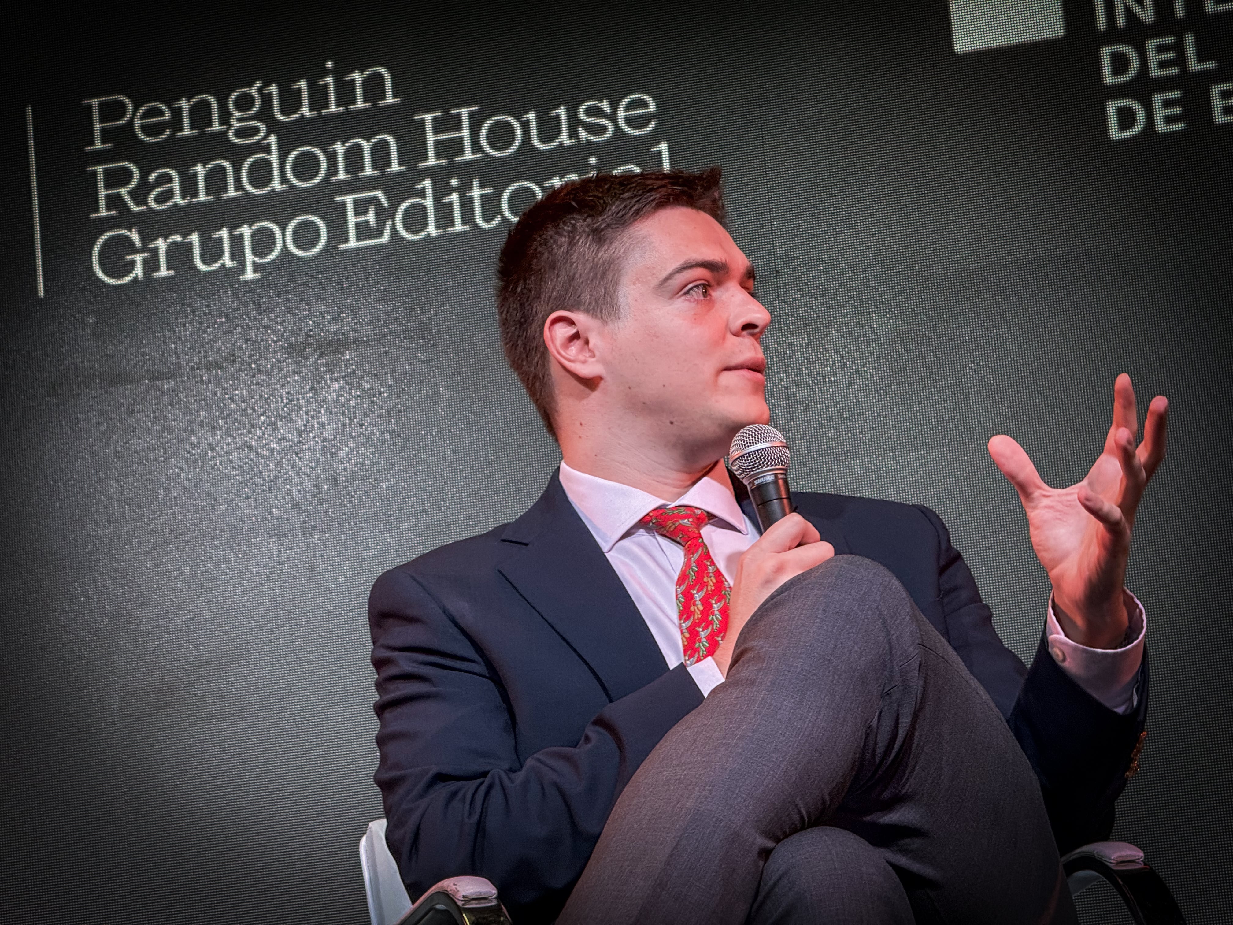 El Método Briones reunió aprendizajes sobre ventas, negociación, liderazgo y marca personal aplicados al negocio inmobiliario (Beltrán Briones en la Feria del Libro)