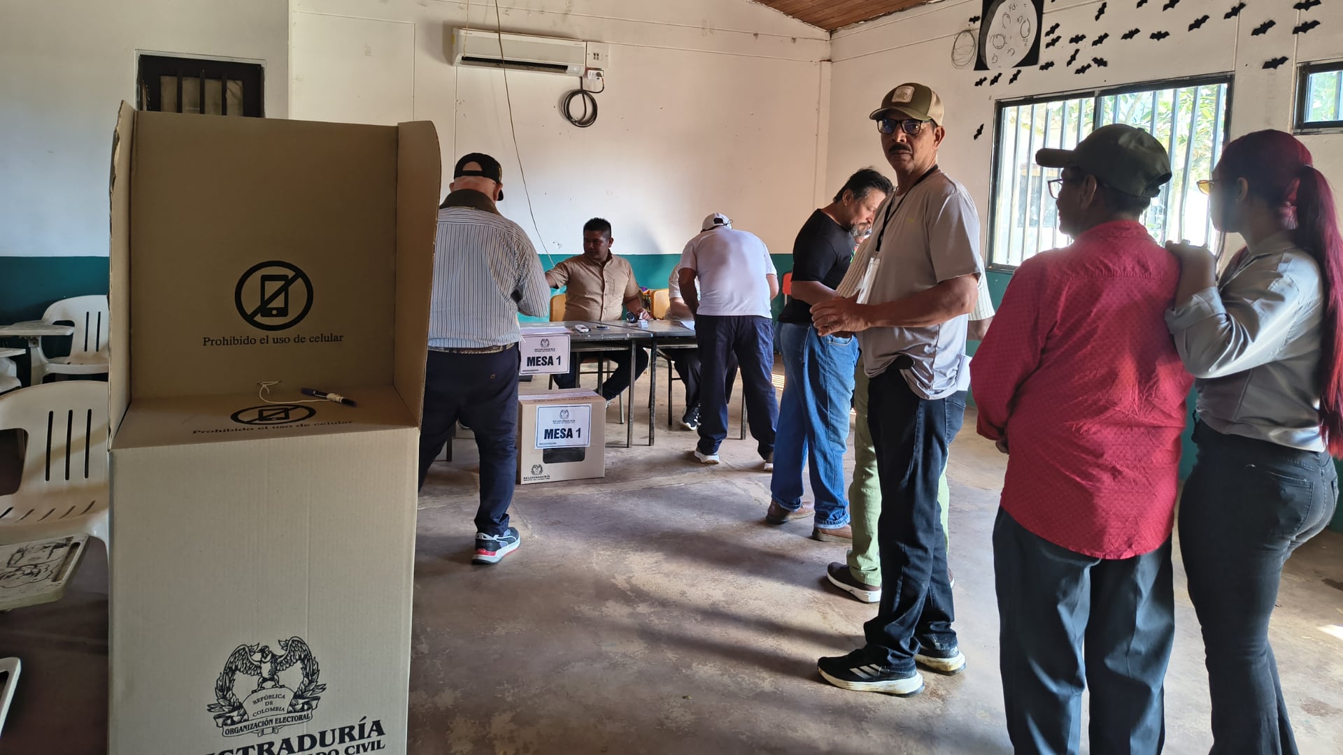 Los observadores internacionales fueron distribuidos en distintos puntos de la elección presidencial de Colombia para seguir la instalación de mesas, la apertura de centros de votación y la afluencia de electores.