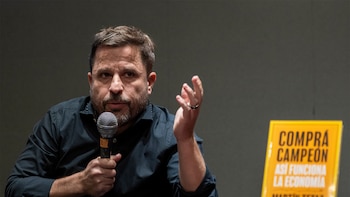 De un fracaso en la facultad a explicar la economía sin ecuaciones: Martín Tetaz presentó ‘Comprá campeón’ en la Feria del Libro