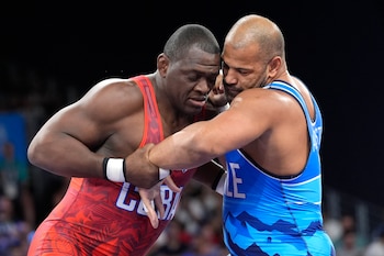(AP Foto/Eugene Hoshiko)