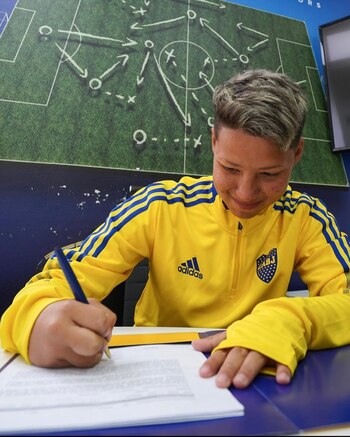 Kishi Núñez firmó contrato con