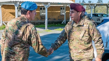 El general Tornero saluda al