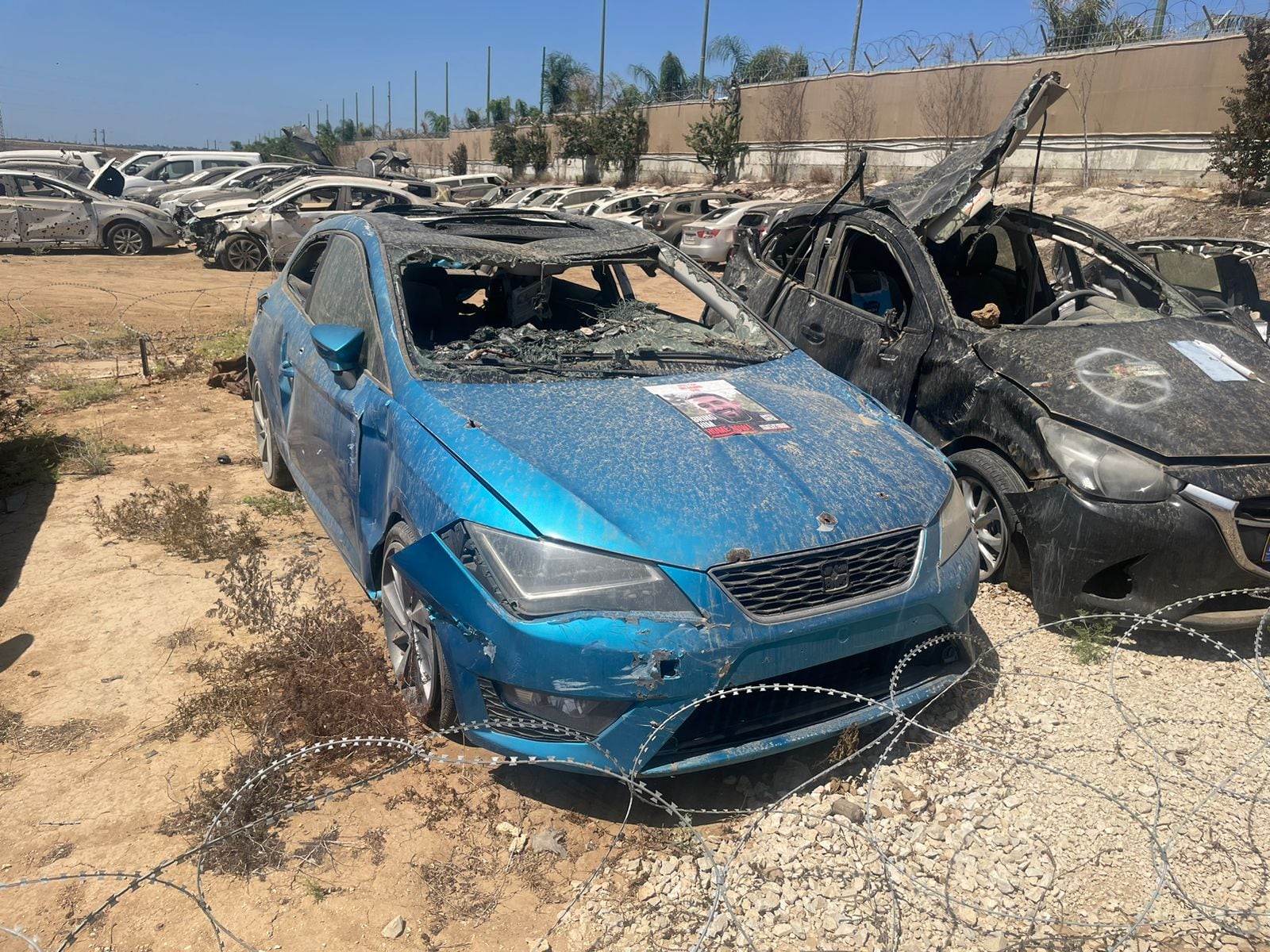 El auto con el que Ori Danino, asesinado por Hamas, salvó a decenas de personas que escapaban del horror en la fiesta Nova (Fotos: Fernanda Kobelinsky)