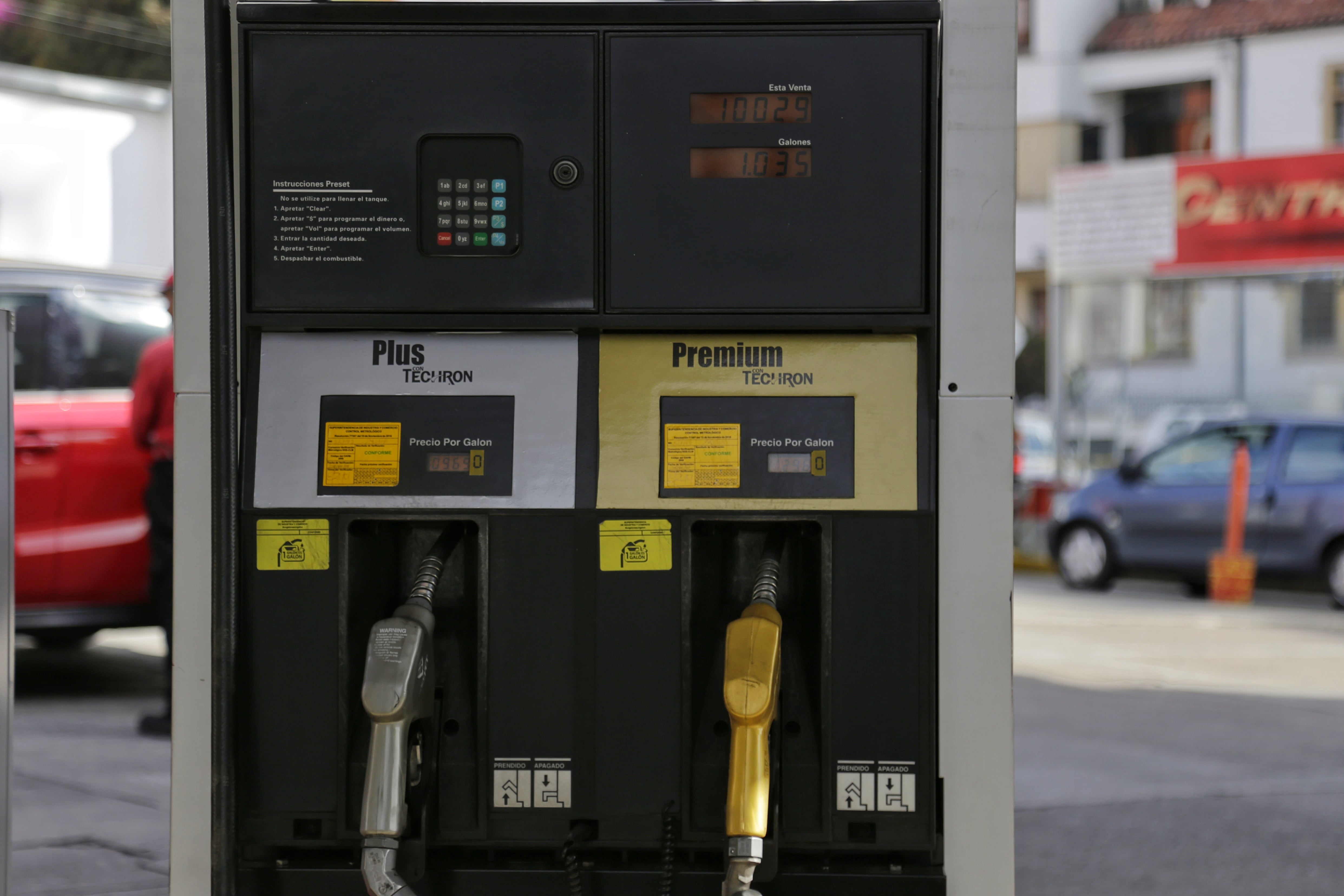 Estas son las sanciones que recibirían las estaciones de gasolina que se nieguen a rebajar los $500 decretados por el Gobierno Petro - crédito Colprensa