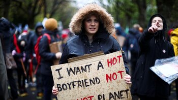 Miles de manifestantes salen a