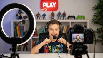 Qué pasa si tu hijo quiere ser influencer: claves para acompañar su sueño y proteger su seguridad digital