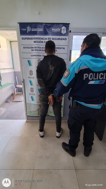 El aprehendido se había escapado con dos celulares (@Hechosanderecho)
