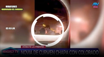 Carla Campos, pareja de Curwen: video la muestra bailando muy cerca de otro hombre en una discoteca, ¿se besaron? Captura: Magaly TV La Firme.