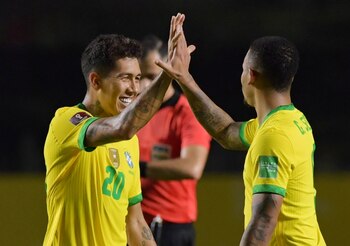 Firmino festeja con Almeida la