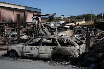 Varios coches quemados, a 27 de julio de 2026, en Chapinería, Madrid (España). (Alejandro Martínez Vélez/Europa Press)