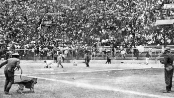 Un partido de fútbol entre