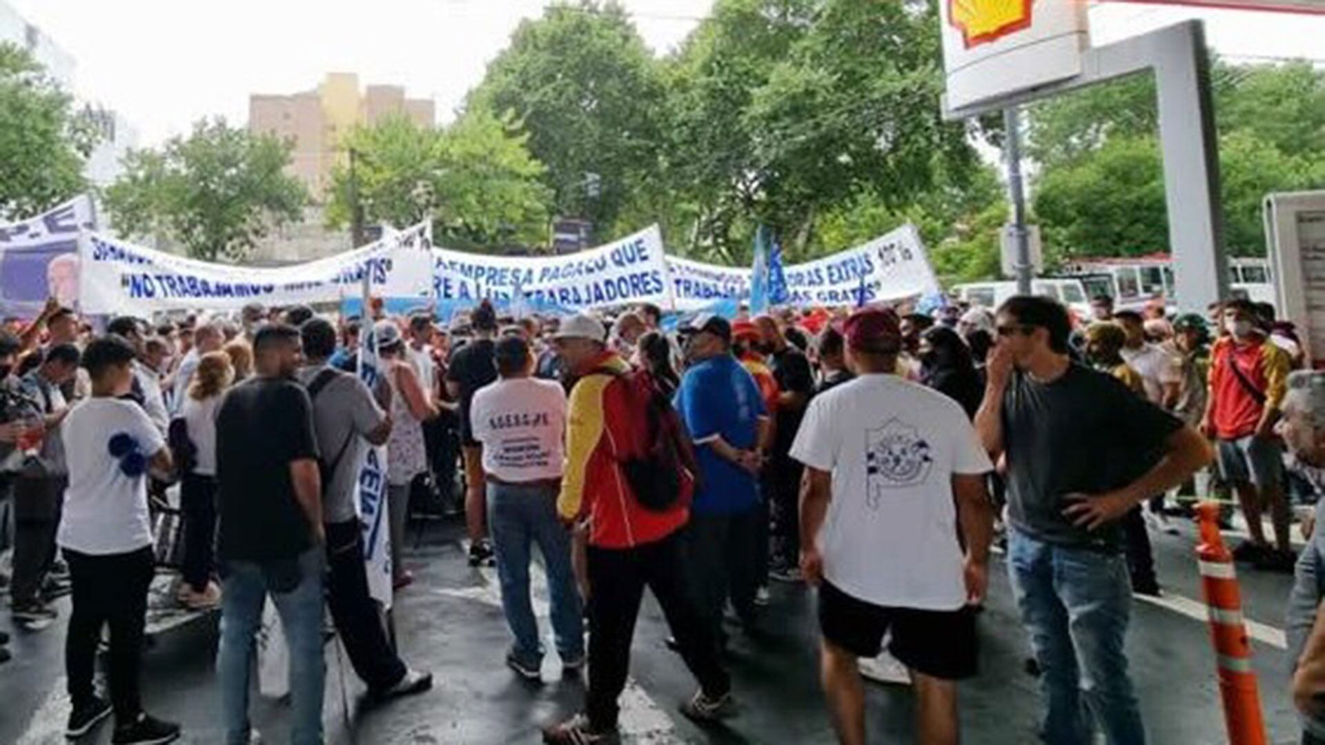 Los bloqueos del sindicato de Carlos Acuña afectaron a 4 estaciones de servicio