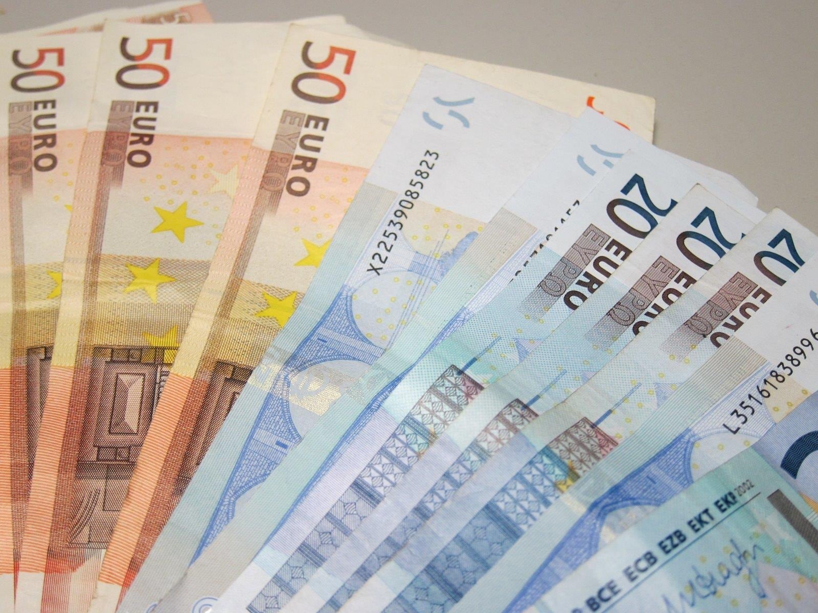 Así cerró el euro en Colombia el 14 de mayo: bajó, pero el panorama global mantiene la tensión
