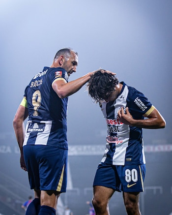 Hernán Barcos y Bassco Soyer