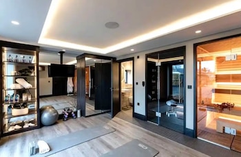 El gimnasio privado de la casa de Newcastle de Anthony Gordon