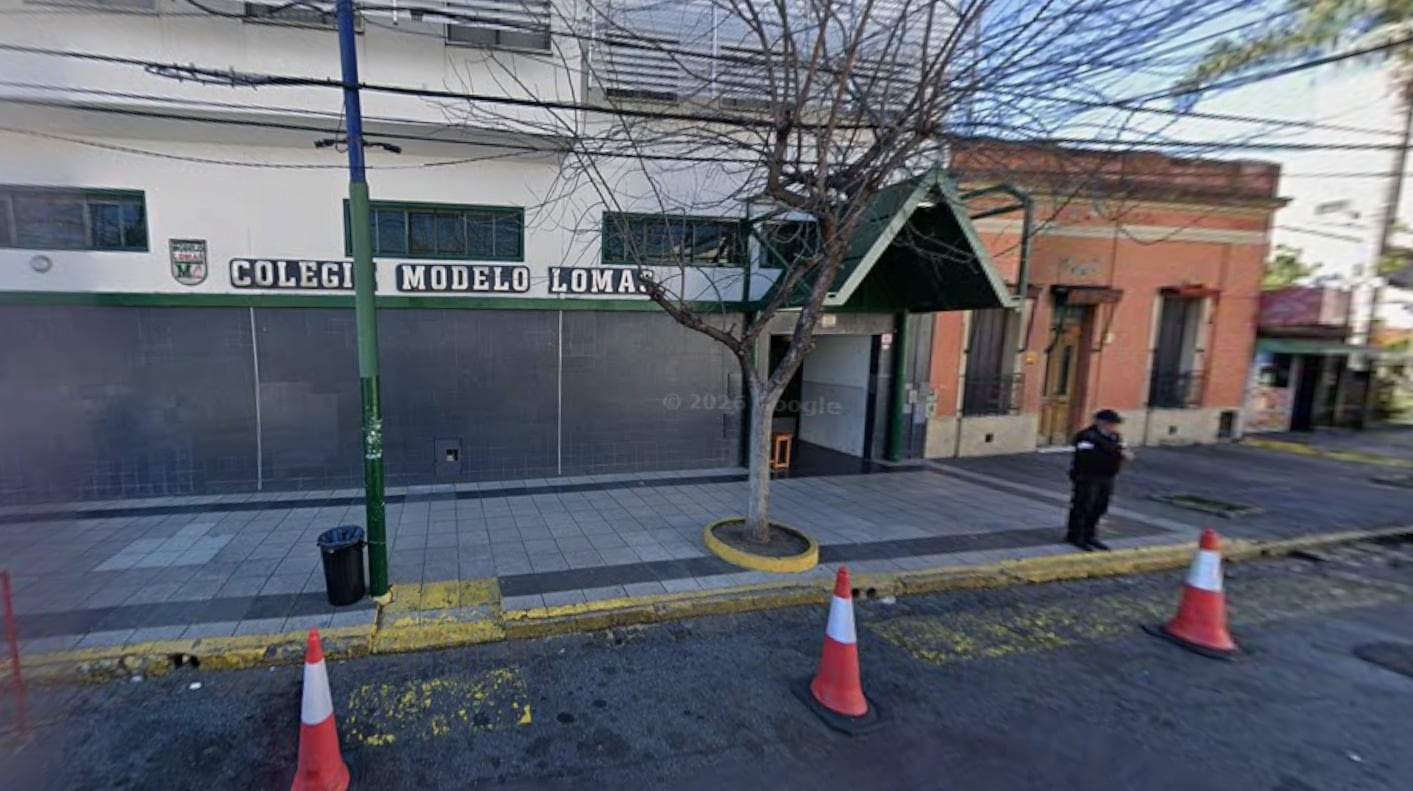 La entrada del colegio en el que alumnos de tercer año habrían generado imágenes pornográficas con IA de sus compañeras