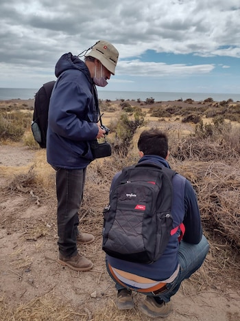 Científicos del CONICET realizando evaluaciones