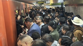 Reportan retraso en la Línea 3 del Metro, entre remodelación y gran afluencia los usuarios han reportado las deficiencias del servicio.