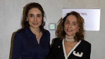 Paloma Segrelles y su madre van retomando su agenda un mes después de la muerte de su padre