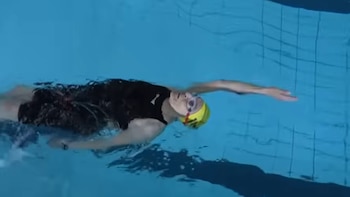 Jane Asher y una vida en el agua: la británica de 95 años que acumula récords mundiales en natación