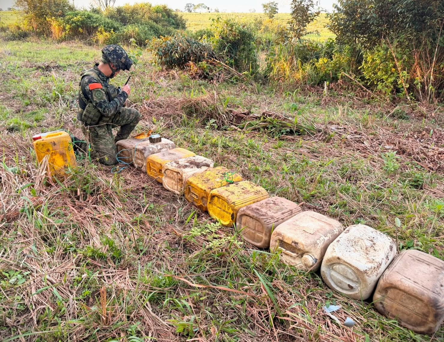 Autoridades destruyeron 220 kilos de explosivos hallados en una caleta clandestina de las disidencias de las Farc en el Meta