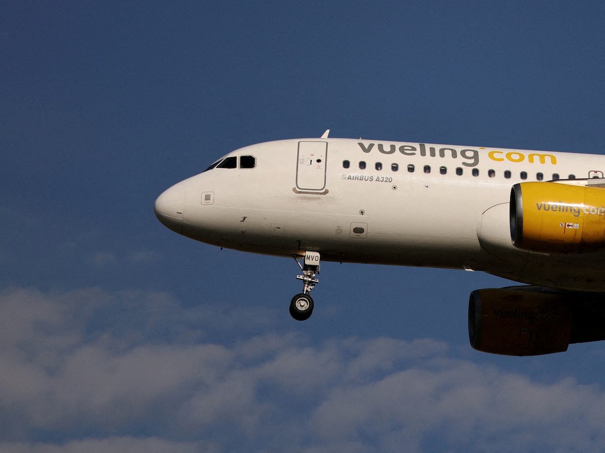 Avión de Vueling aterriza de emergencia en Barcelona tras choque con aves
