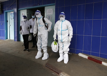 Imagen de los controles sanitarios en Costa de Marfil, uno de los países africanos afecados por el ébola (EFE/EPA/LEGNAN KOULA)
