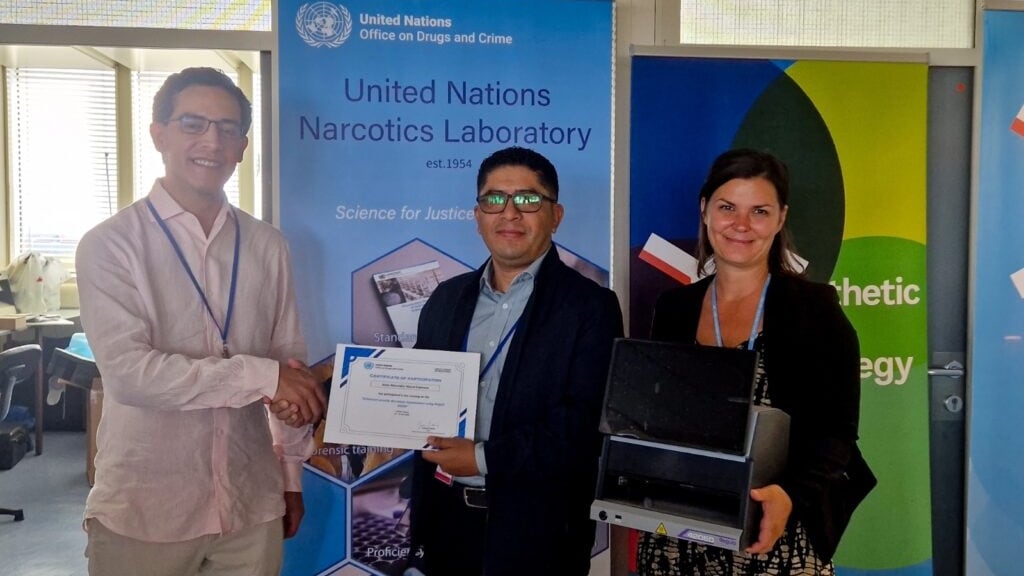 El Salvador suma un nuevo dispositivo contra documentos falsos: entrega de la UNODC en Viena, apoyo de Canadá y una red de 16 países (Foto cortesía Ministerio de Relaciones Exteriores)