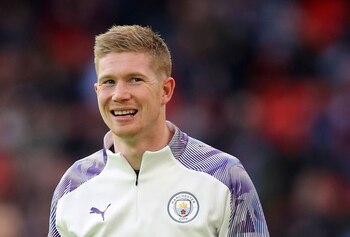 FOTO DE ARCHIVO: Kevin De Bruyne del Manchester City durante el calentamiento antes de la final de la Copa del Carabao contra el Aston Villa. 1 de marzo de 2020 REUTERS/David Klein