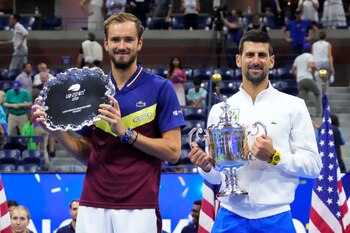 Daniil Medvedev y Novak Djokovic
