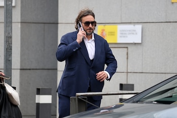 Francisco de Borbón abandona la